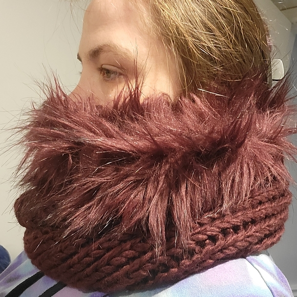 Scarf - Picture 1 of 3